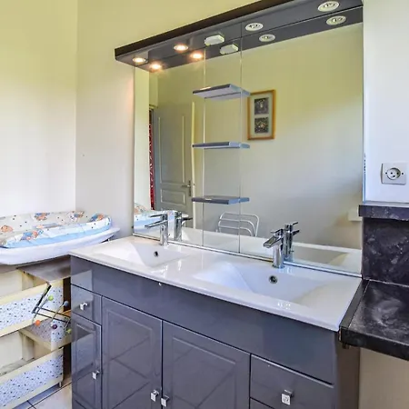 Дом отдыха Cozy In With Kitchen Montchamp (Calvados)